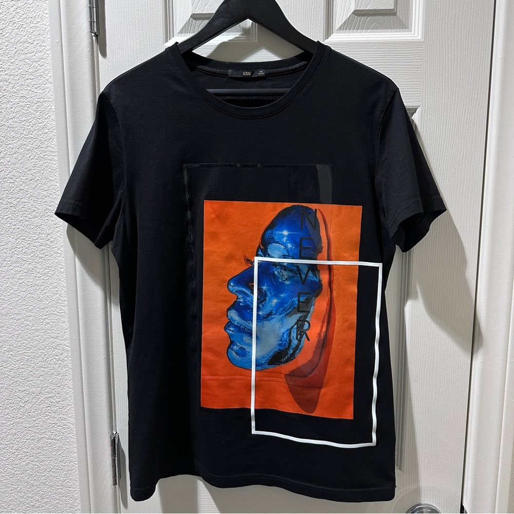 Black shirt with orange print L
